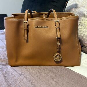 Michael Kors Jet Set Tote Bag in Camel Brown